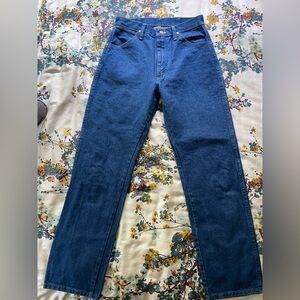 Women’s Wranglers Cowboy Cut, high rise, classic blue wash great condition.